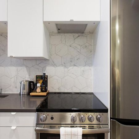Blue Oasis Studio With Full Kitchen And Bath By Den Stays Montréal Eksteriør bilde