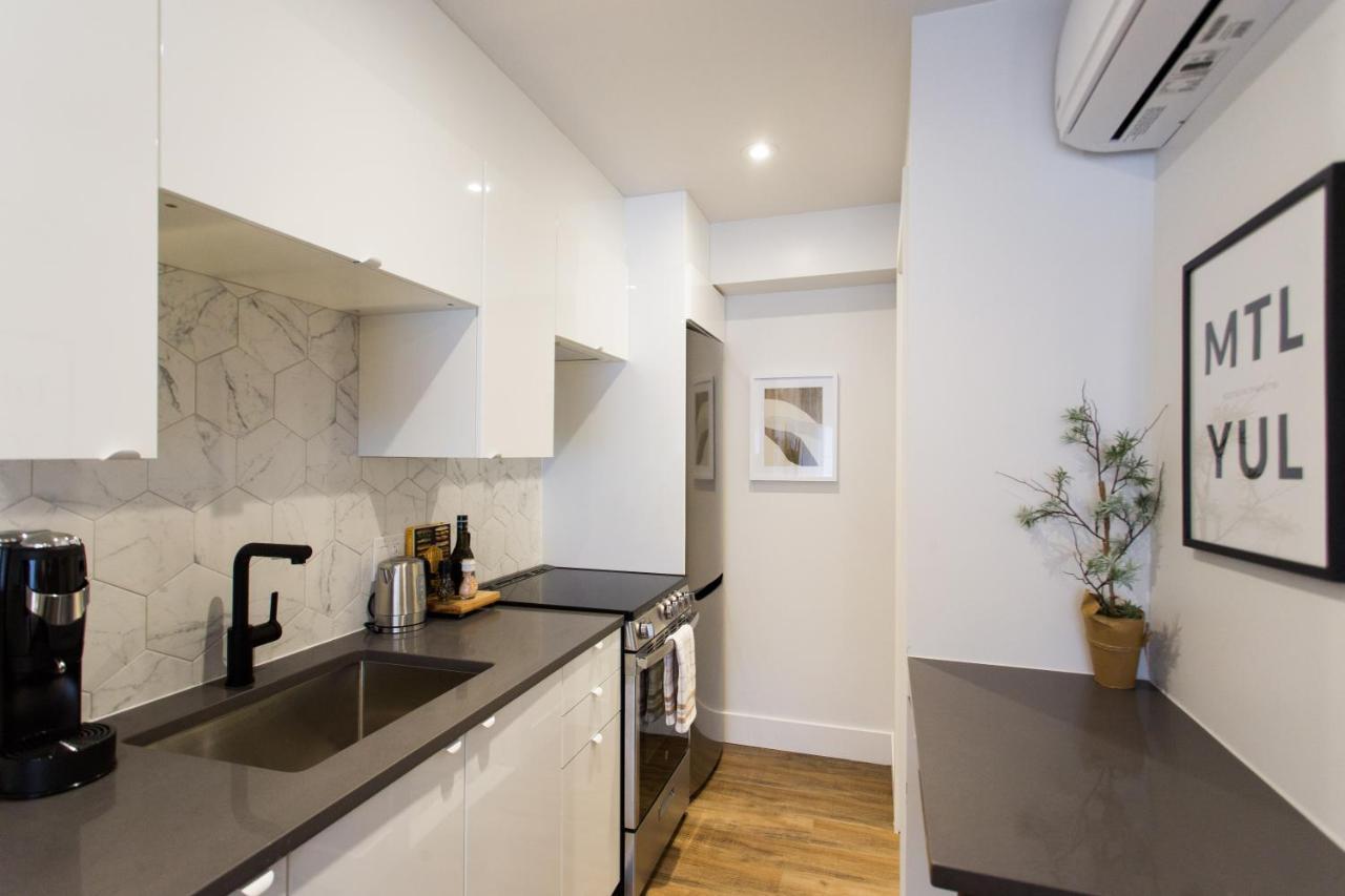 Blue Oasis Studio With Full Kitchen And Bath By Den Stays Montréal Eksteriør bilde