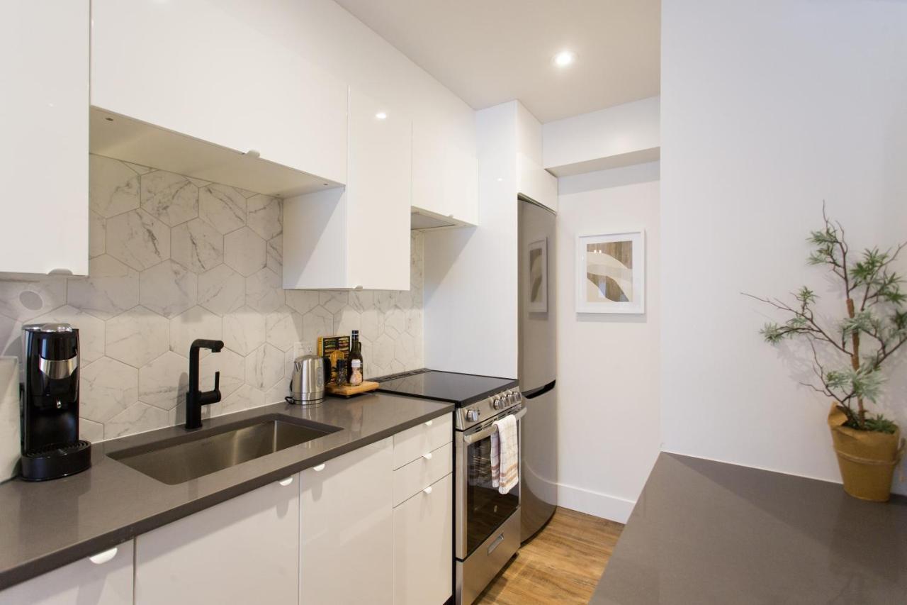 Blue Oasis Studio With Full Kitchen And Bath By Den Stays Montréal Eksteriør bilde