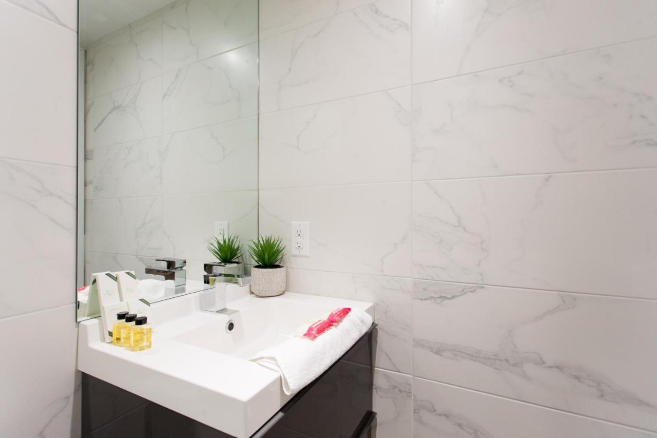 Blue Oasis Studio With Full Kitchen And Bath By Den Stays Montréal Eksteriør bilde