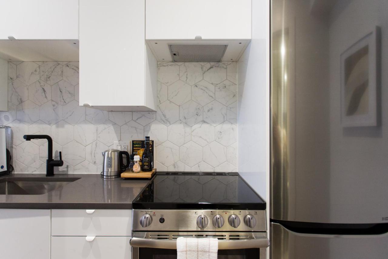 Blue Oasis Studio With Full Kitchen And Bath By Den Stays Montréal Eksteriør bilde